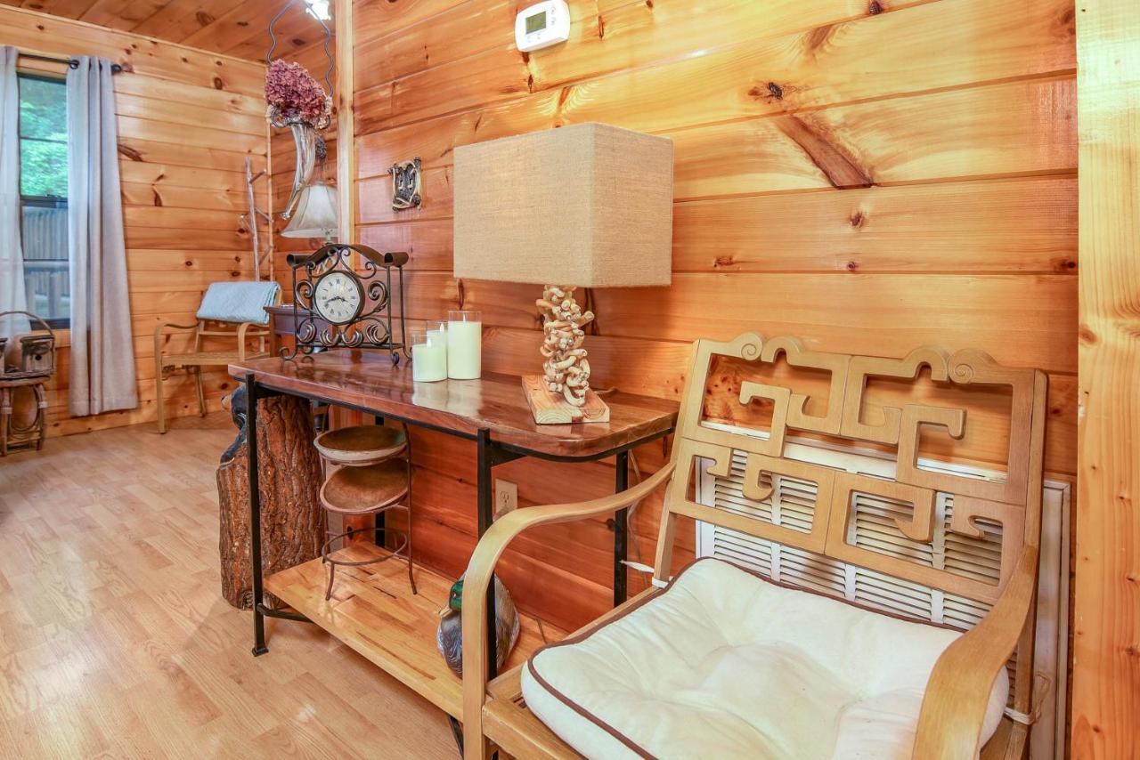 Permanent Vacation-Private Honeymoon Cabin With Hot Tub Sevierville Exterior foto