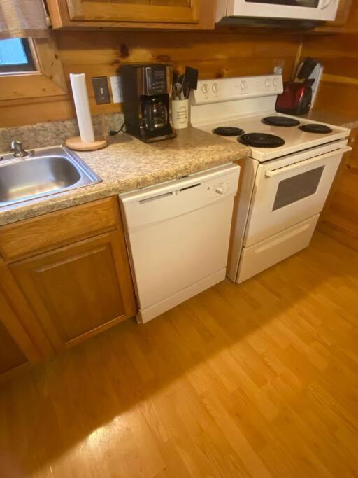 Permanent Vacation-Private Honeymoon Cabin With Hot Tub Sevierville Exterior foto